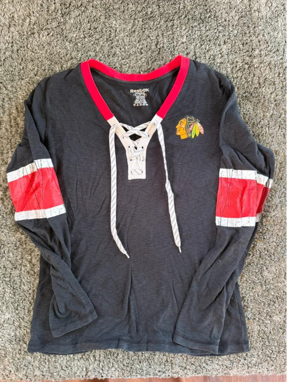 Reebok Women's Long Sleeve Chicago Blackhawks Shirt Size Medium